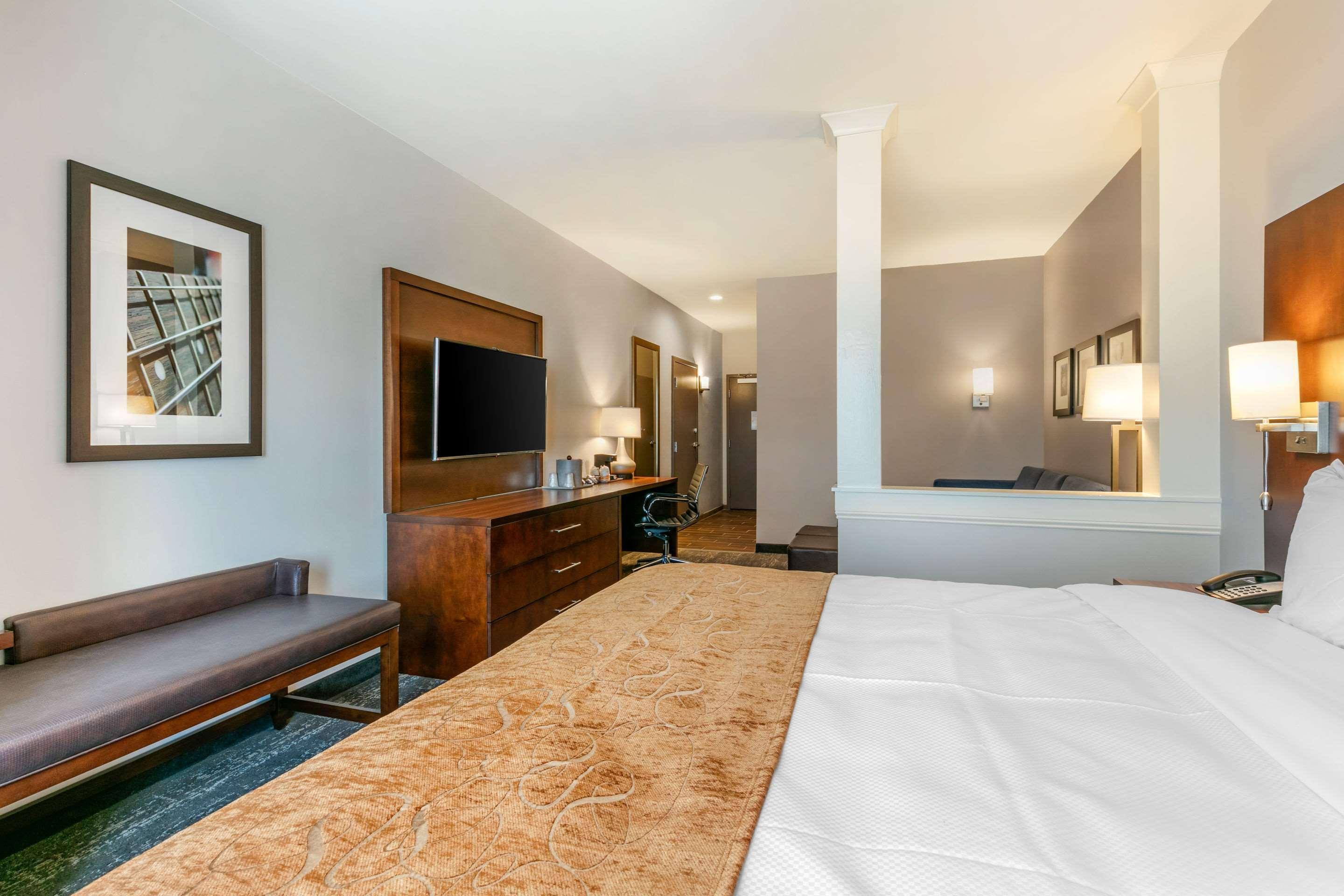 Comfort Suites North Tupelo Buitenkant foto