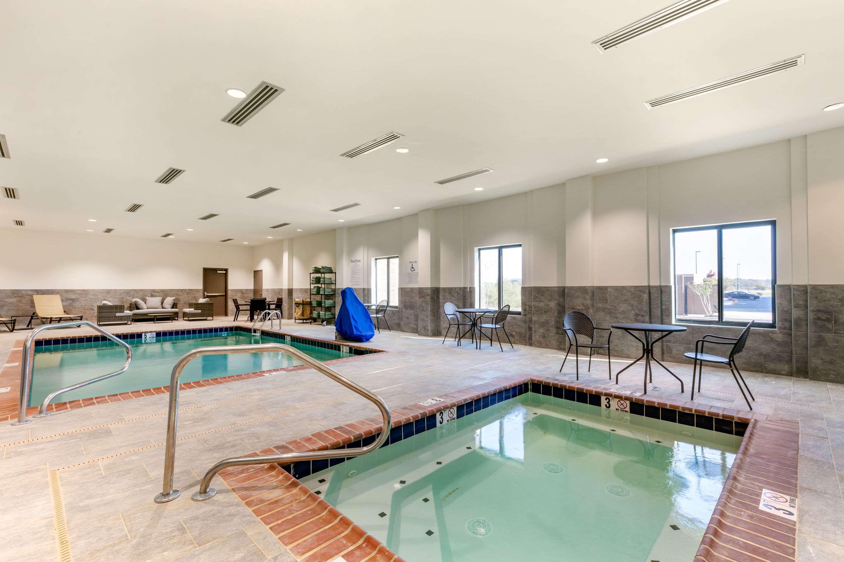 Comfort Suites North Tupelo Buitenkant foto