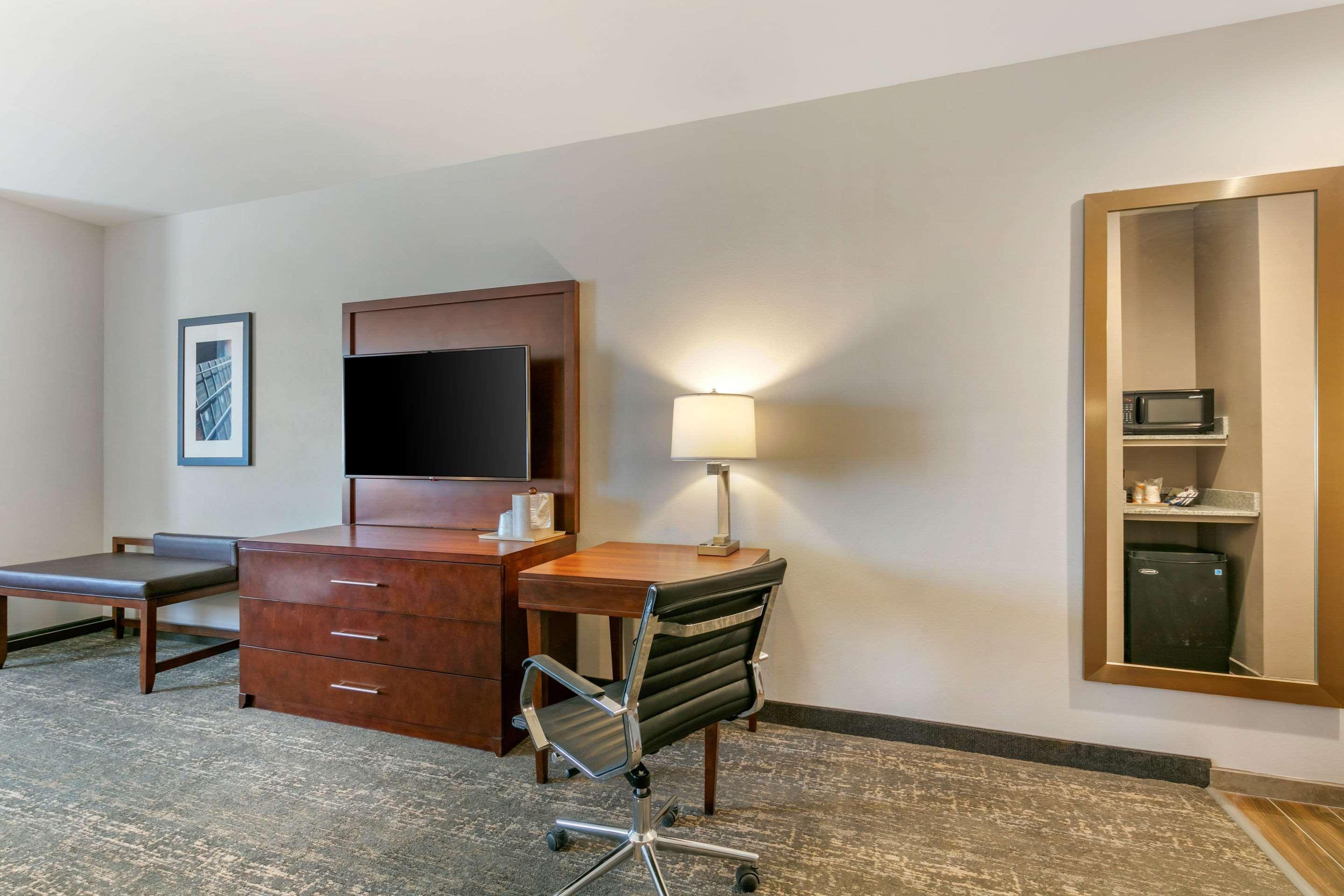 Comfort Suites North Tupelo Buitenkant foto