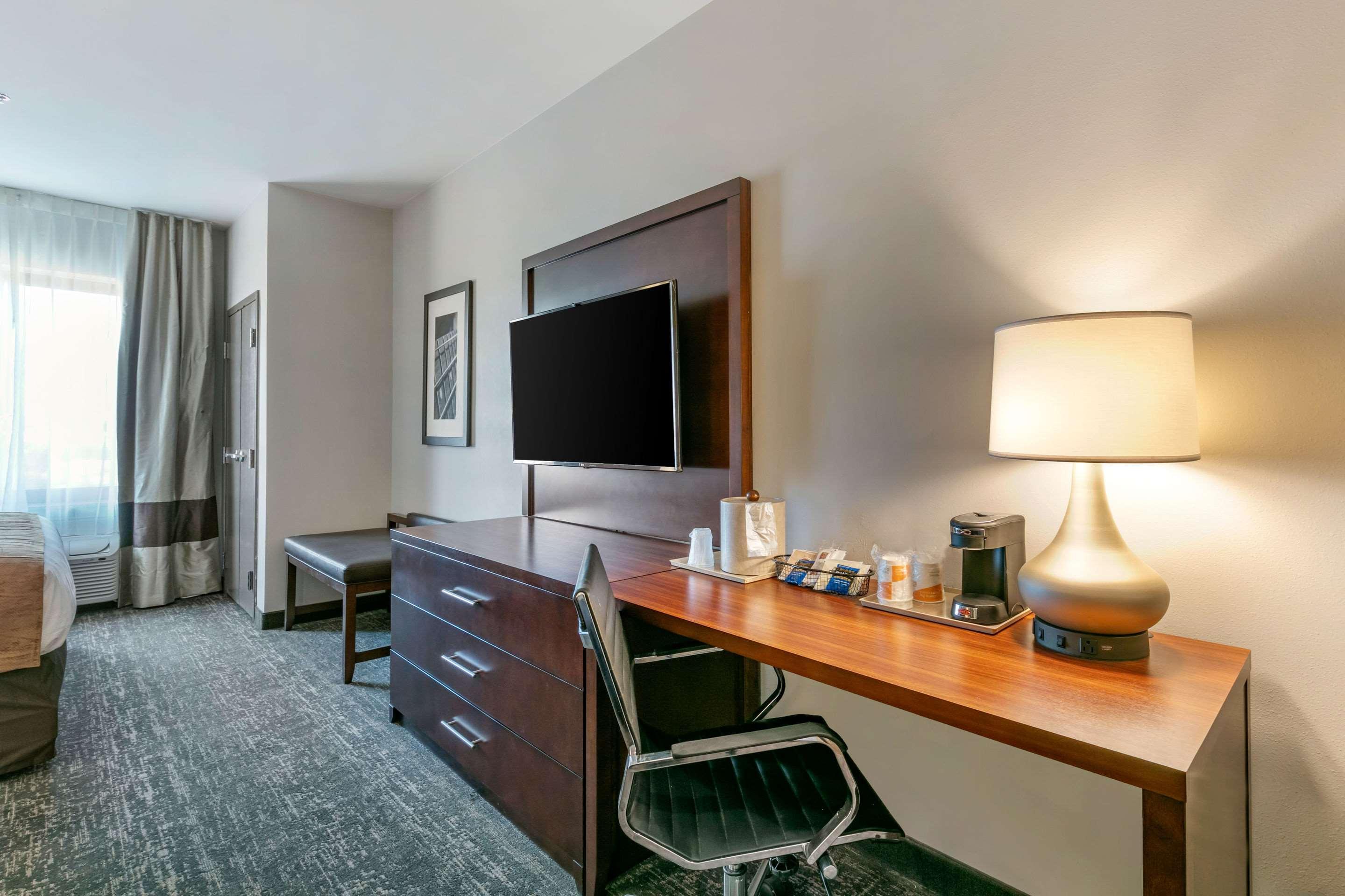Comfort Suites North Tupelo Buitenkant foto